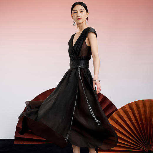 TANGY Collection天意商场款中国风复古V领连衣裙 商品图3