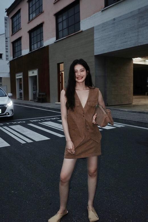 ANSUABEL 咖色复古马甲半裙套装 20232 商品图1