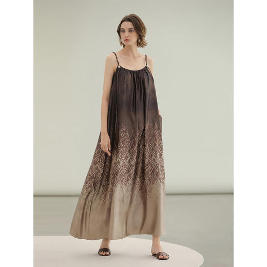 COCOBELLA清冷侘寂风渐变印花连衣裙夏丝滑缎感吊带裙FR3209 商品图3