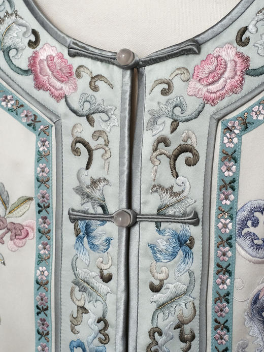 盛唐牡丹大师系列| 花团锦簇重缎手绣马甲-淡蓝 商品图1