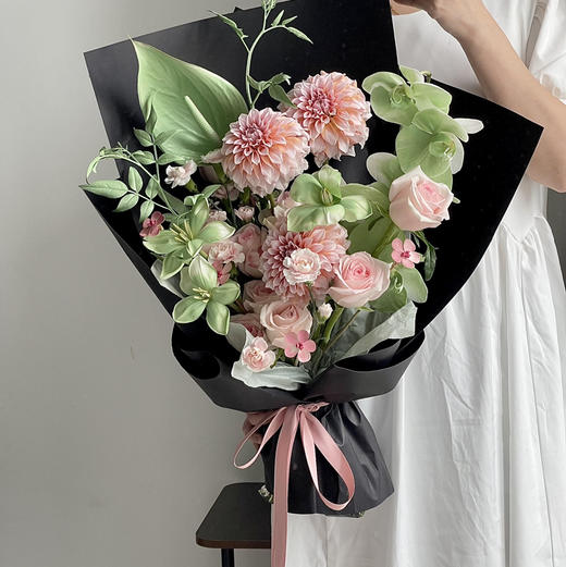 《芳华粉黛》粉绿色奶油桃子花束 商品图2