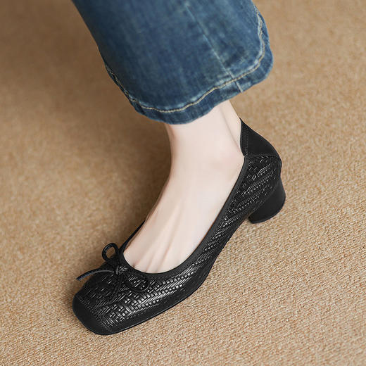 【预售5天】新款巨柔软羊皮单鞋女方头浅口蝴蝶结芭蕾舞鞋通勤休闲粗跟豆豆鞋DPJ&2678B 商品图1