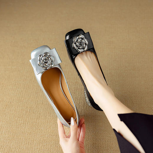 【预售5天】春夏羊皮银色方头单鞋浅口中跟粗跟蝴蝶结女鞋NJMK&K1331 商品图3