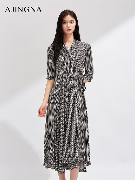 【超值秒杀】阿菁娜慵懒围裹感不对称连衣裙T29X112122 商品图0