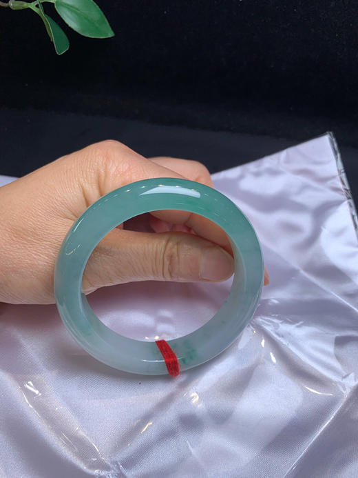 620083，57 冰绿正圈手镯，大半圈浓绿底色，底妆非常细、干净清新 商品图5