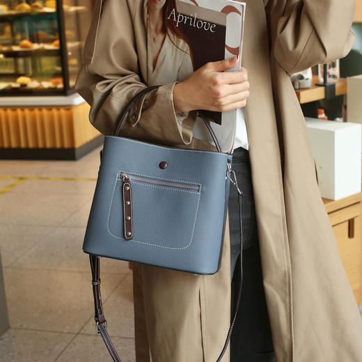 【预售3天】时尚款水桶包女包大容量斜挎包Z6612 商品图0