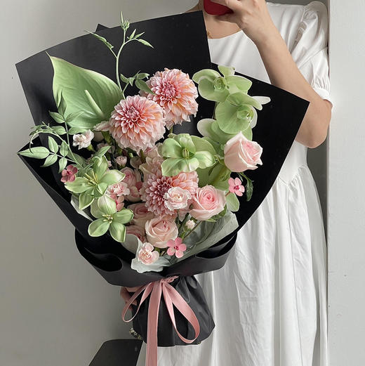 《芳华粉黛》粉绿色奶油桃子花束 商品图0