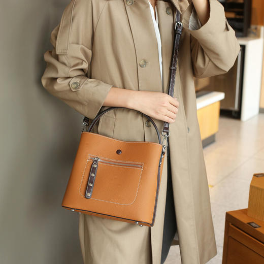 【预售3天】时尚款水桶包女包大容量斜挎包Z6612 商品图1