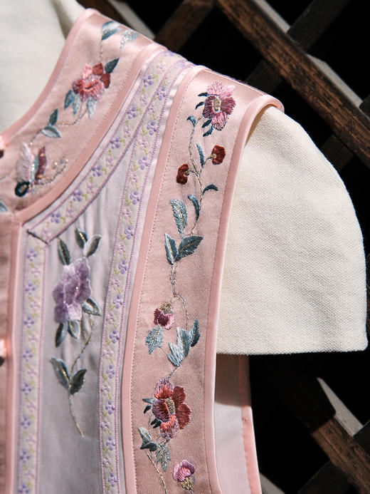 盛唐牡丹大师系列| 重缎手绣牡丹马甲 商品图2