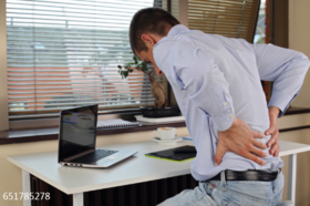 年轻人腰痛别不当回事，这几种情况需尽早就医~