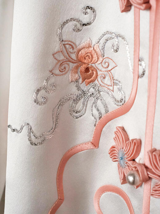 盛唐牡丹大师系列| 重工盘银喜鹊蝴蝶平针绣外套 商品图4