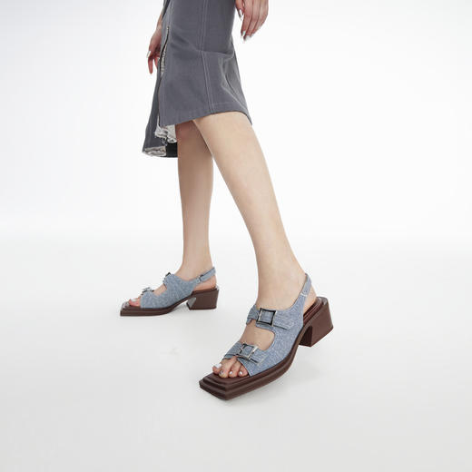 [捡漏价]lost in echo24年春夏新品设计师品牌方头线迹双扣带斜粗跟凉鞋 商品图4