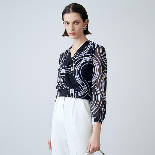EITIE爱特爱夏季新款时尚V领气质收腰显瘦通勤印花长袖上衣7813510 商品图2