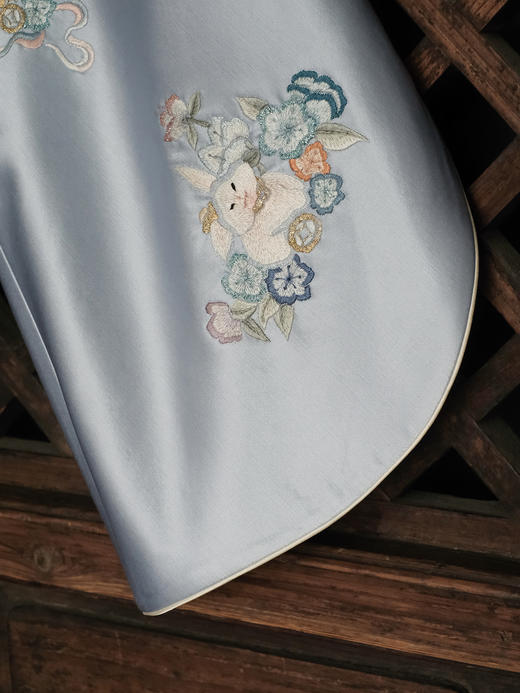 盛唐牡丹大师系列| 玉兔踏月花瓣襟丝毛外套 商品图2