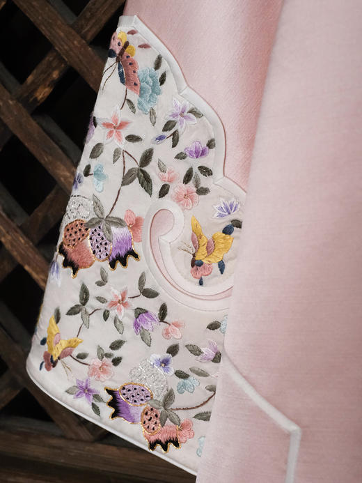 盛唐牡丹大师系列| 重工盈盈石榴刺绣丝毛外套 商品图2