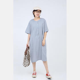 文艺圆领连衣裙