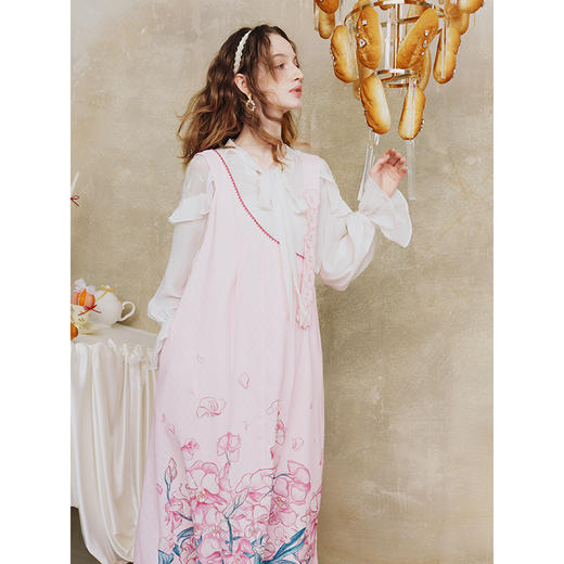 两三事暖色甜梦2025夏季新款立体绣花不对称背带裙印花无袖连衣裙 商品图1