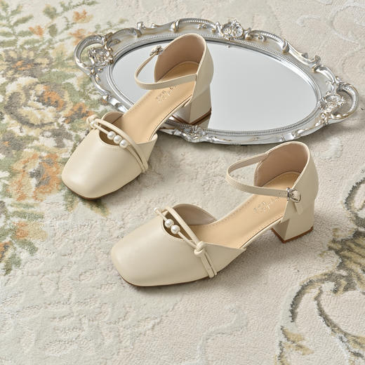 经典鲨2025夏季新品简约法式复古中粗跟通勤包头凉鞋单鞋女KC19-529121 商品图1