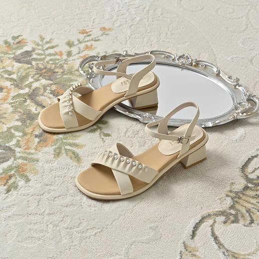 经典鲨2025夏季新品气质简约露趾后空中粗跟通勤珍珠凉鞋女KC19-529131 商品图2