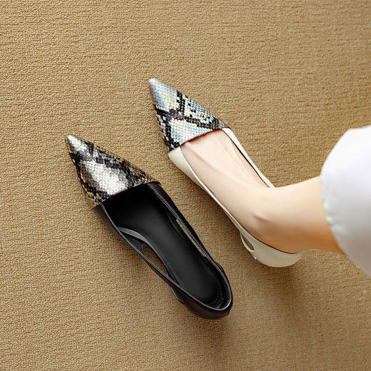 【预售5天】巨显气质~真皮蛇纹浅口单鞋女夏新款法式通勤侧空凉鞋DB&M6367 商品图2