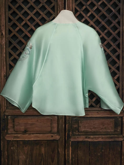 盛唐牡丹大师系列| 喜上眉梢团纹欧根缎手绣外套-绿色 商品图4