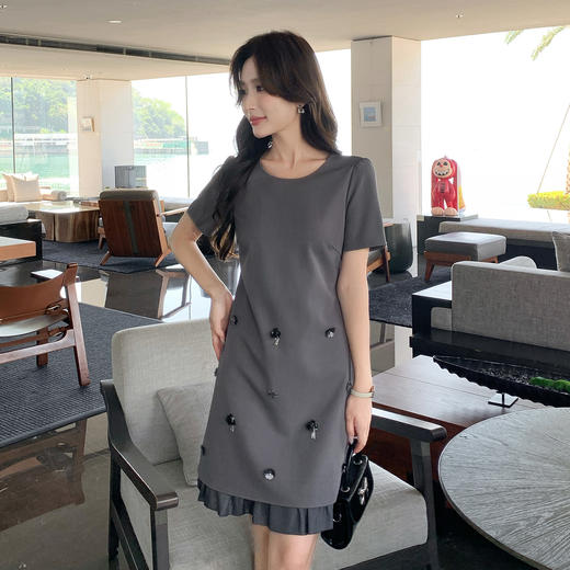 奢姿大码女装2025夏季花朵立体装饰设计连衣裙胖妹妹V领气质裙子9952869752【1】 商品图1