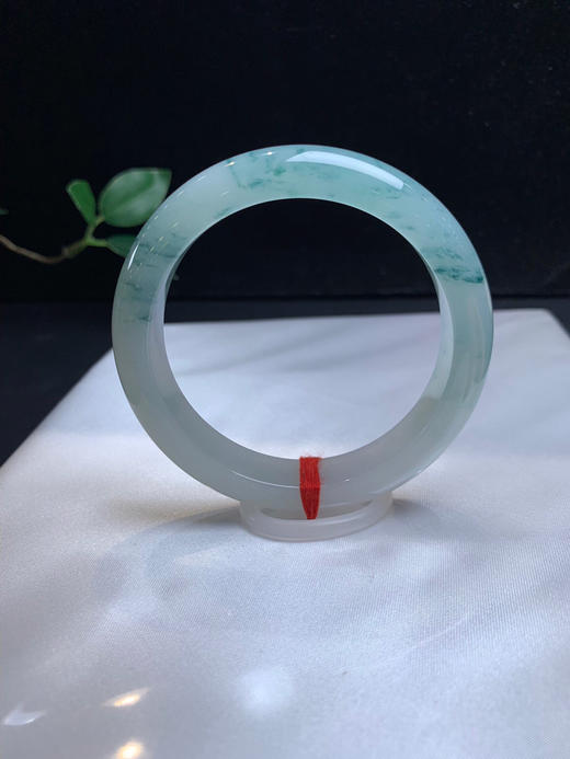 620087，55.飘花手镯，一半白底一半飘蓝花，干净清爽 商品图3