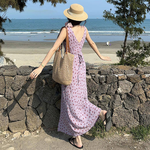 西遇法式波点连衣裙女夏季新款海边度假旅游收腰v领吊带裙SS050863 商品图4