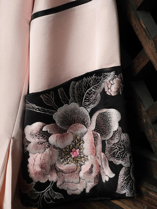 盛唐牡丹大师系列| 重缎牡丹刺绣丝毛外套-粉色 商品图2