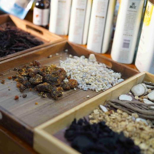 【芳疗-古法紫云膏】药典复刻升级版丨新疆软紫草×秦岭土蜂蜡丨VE+红没药醇+燕麦抗敏丨冷榨芝麻油古法浸提60天丨化腐生肌 蚊虫叮咬止痒解毒 商品图2