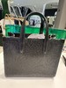 【4.3折】5楼法国鳄鱼LACOSTE女士手拎斜挎兼可包包 NF4535KL吊牌价2090折后价890 商品缩略图1