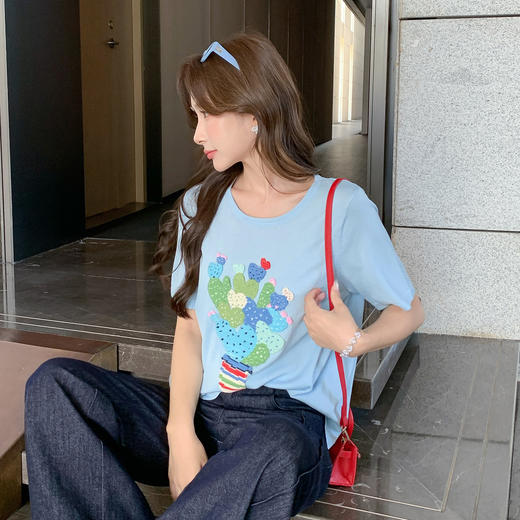 奢姿大码女装2025夏季气质圆领衬衫胖妹妹时尚图案装饰毛织上衣9552690503 商品图2