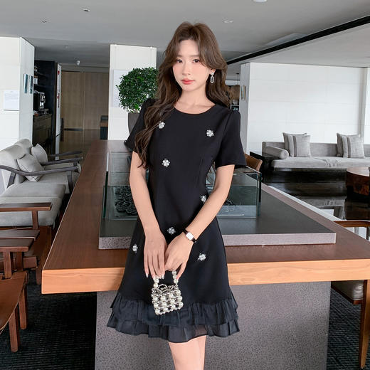 【清仓超15天不保价】奢姿大码女装2025夏季新款胖MM拼接荷叶边遮肉钉珠A字气质连衣裙9952858292【1】 商品图4