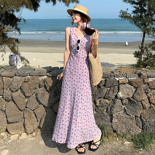 西遇法式波点连衣裙女夏季新款海边度假旅游收腰v领吊带裙SS050863 商品图0
