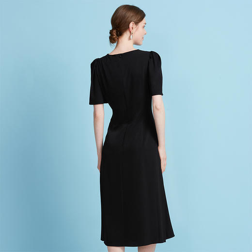 EITIE爱特爱夏季新款气质v领收腰a字显瘦礼服纯色连衣裙7877507 商品图11