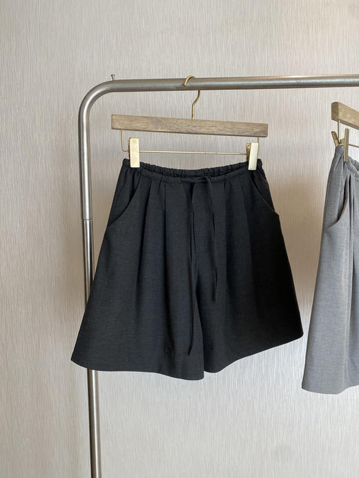 怒推！！外单工厂里的爆款！2025小众设计师压褶抗皱垂坠西装短裤女夏款！ 商品图6