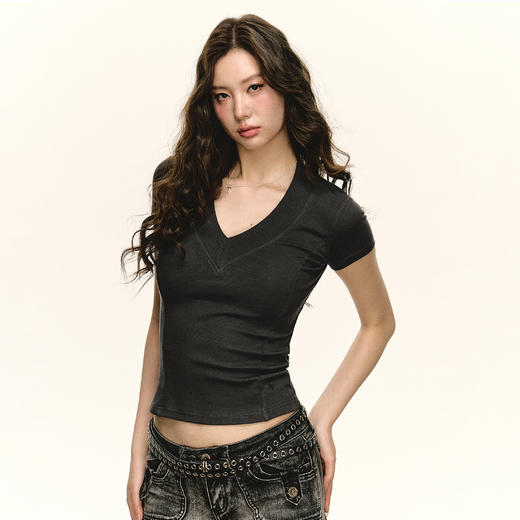 Ariseism  美式复古辣妹修身设计感V领短袖T恤女夏季新款显瘦上衣 商品图4