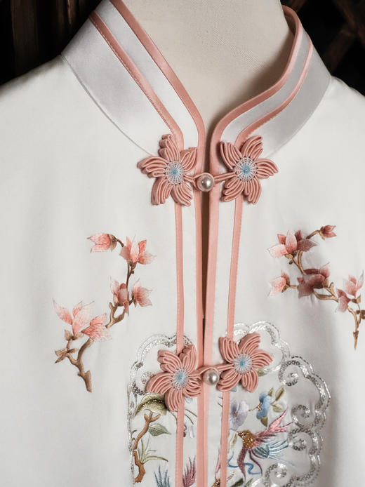 盛唐牡丹大师系列| 重工盘银喜鹊蝴蝶平针绣外套 商品图1