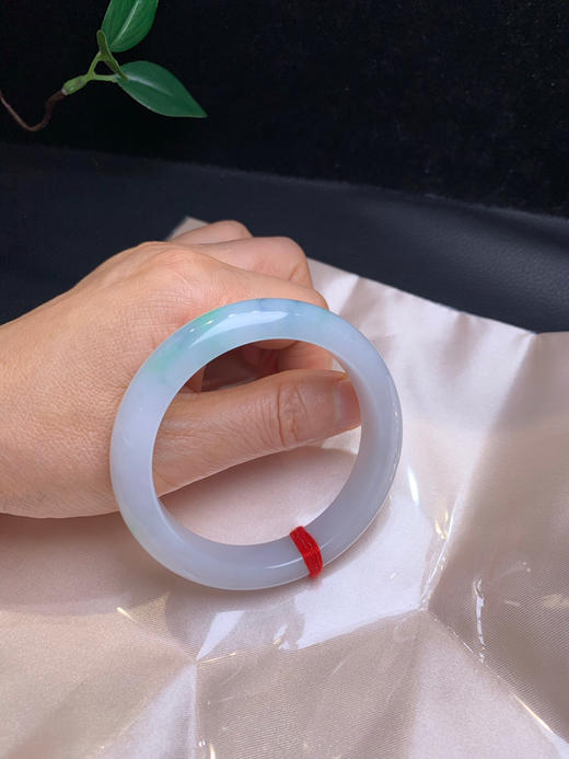 620089，55春彩正圈手镯，整条清新干净，底妆均匀，绿花里带了些紫  清爽有特色 商品图5