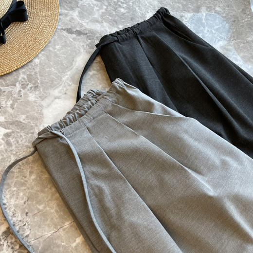 怒推！！外单工厂里的爆款！2025小众设计师压褶抗皱垂坠西装短裤女夏款！ 商品图1