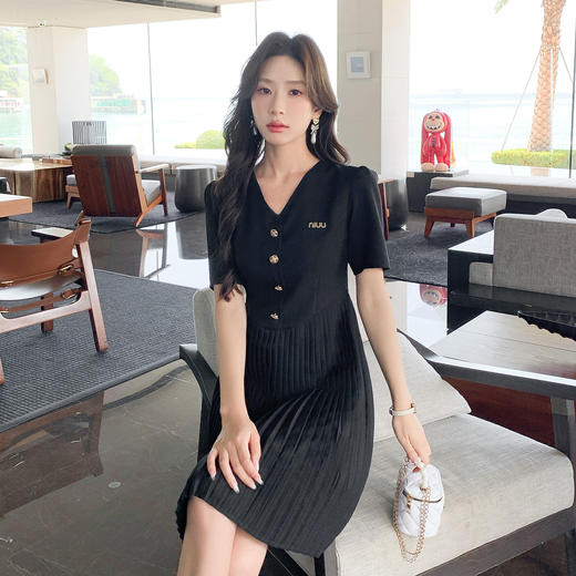 奢姿大码女装2025夏季气质V领连衣裙胖妹妹简约百褶拼接时尚裙子9952890356 商品图2