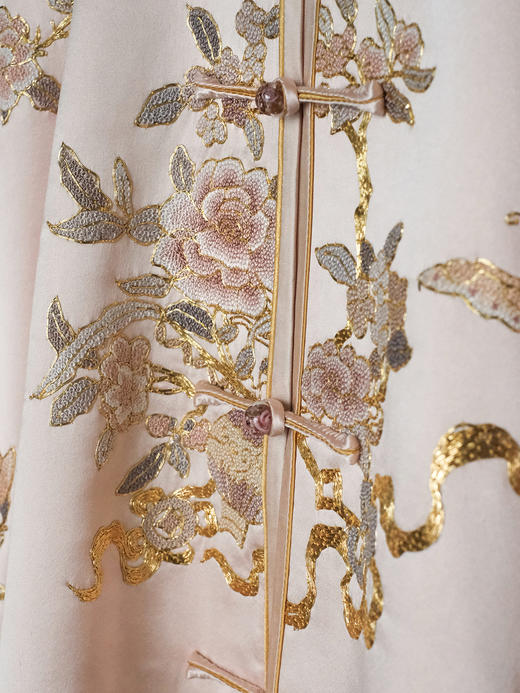 盛唐牡丹大师系列| 重工盘金绣江崖海水纹外套 商品图1