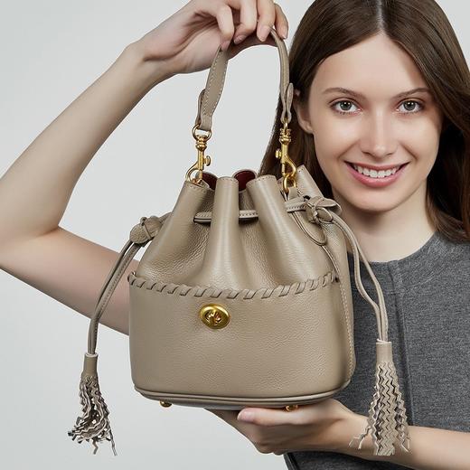 【预售3天】小众流苏抽绳包包单肩斜挎包时尚水桶包D3087 商品图1