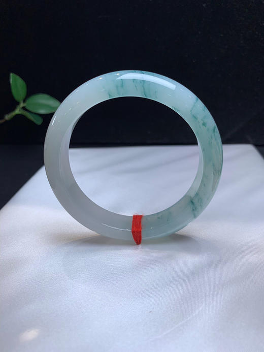 620087，55.飘花手镯，一半白底一半飘蓝花，干净清爽 商品图1