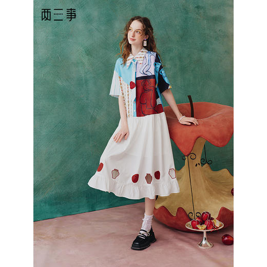 两三事抽象失序2025夏季新款文艺风抽象印花镂空荷叶边裙摆连衣裙 商品图0