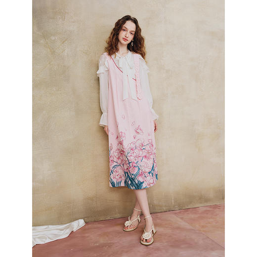 两三事暖色甜梦2025夏季新款立体绣花不对称背带裙印花无袖连衣裙 商品图3