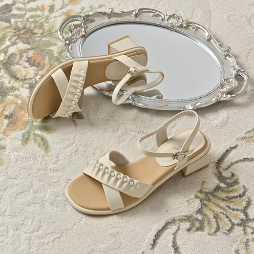 经典鲨2025夏季新品气质简约露趾后空中粗跟通勤珍珠凉鞋女KC19-529131 商品图3