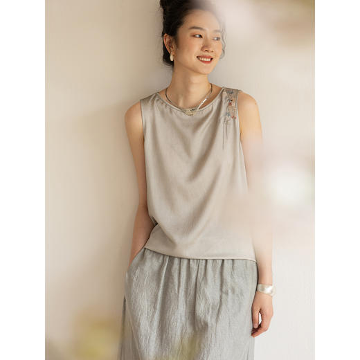 牧衣游原创 22姆米双宫绸刺绣炒色桑蚕丝马夹古朴质真丝上衣 泽兰 商品图3