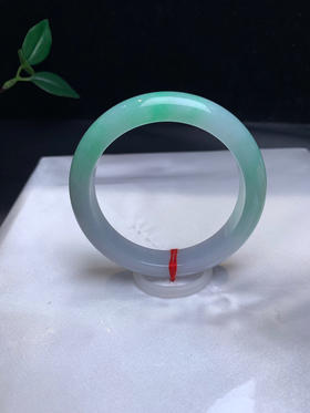 620086，55绿底正圈手镯，一半带绿底，干净清新