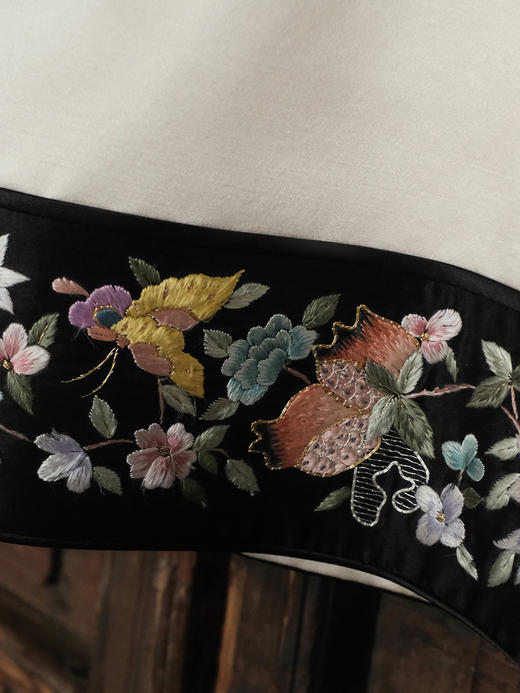 盛唐牡丹大师系列| 重工手绣石榴花丝毛外套-米白 商品图3